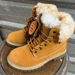 Lugz Women's Convoy Faux Fur Fashion Boot Size 6